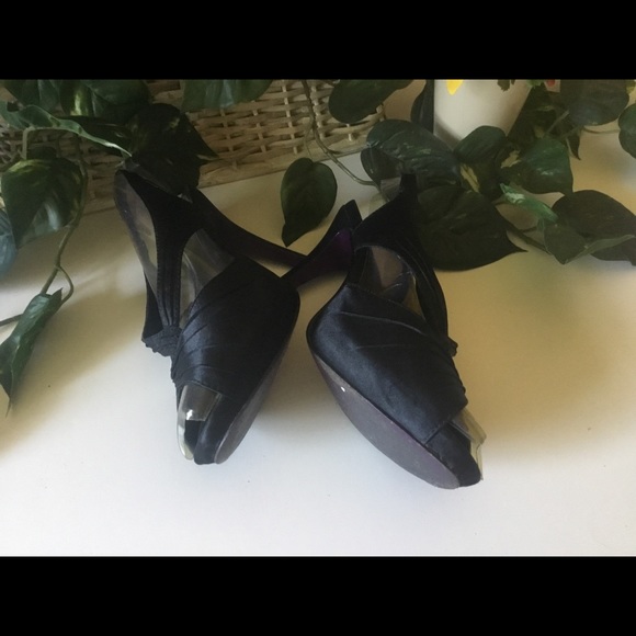 Vigoss Black Satin 5” High Heel Shoes Size 8M - Picture 5 of 8